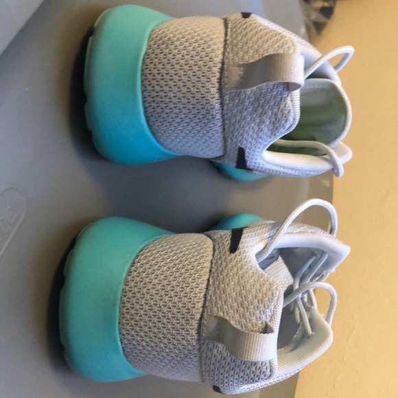 Nike Roshe Run Men’s Shoes - Light Gray/Teal, Size 8 (Fits Women’s Size 9.5) - Picture 6 of 10